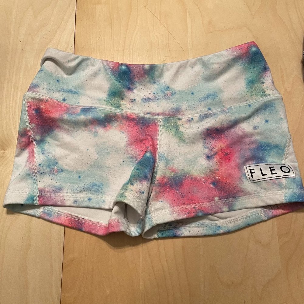 Fleo shorts - splatter/tie dye - Size small